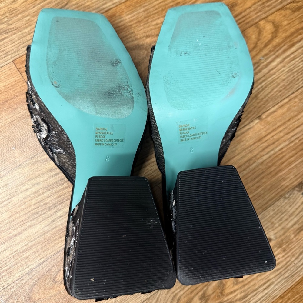 Betsey Johnson Roo Black slip on heel floral embroidered square - Picture 6 of 7